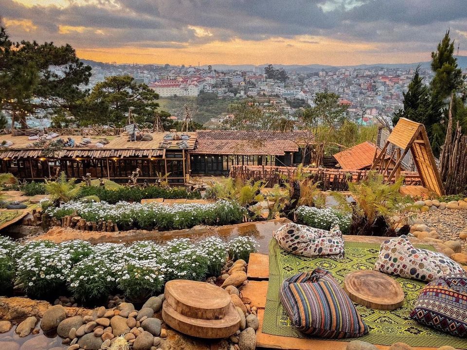 Ami Garden: Ami Garden là một khu vườn thần tiên nằm giữa lòng Hà Nội. Với thiết kế đẹp mắt và hoa văn phong phú, Ami Garden sẽ mang đến cho bạn một trải nghiệm thú vị. Xem những bức ảnh về Ami Garden để cảm nhận sự đẹp và lãng mạn của nơi này.